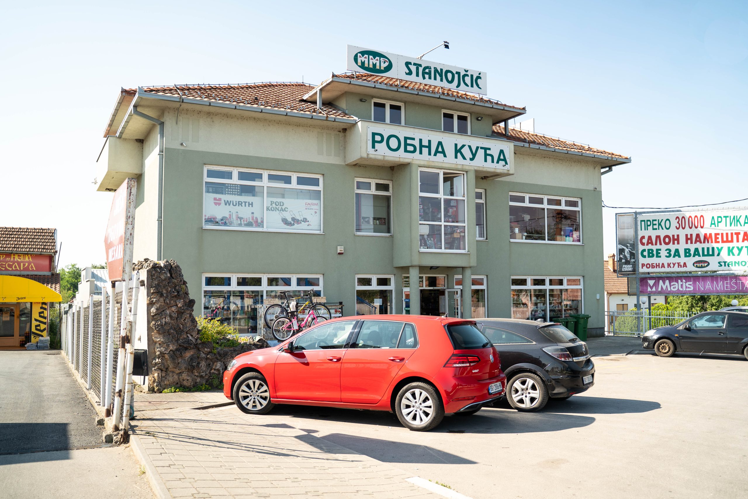 Robna Kuća Stanojčić MMP – spolja auto Robna Kuća Stanojčić MMP